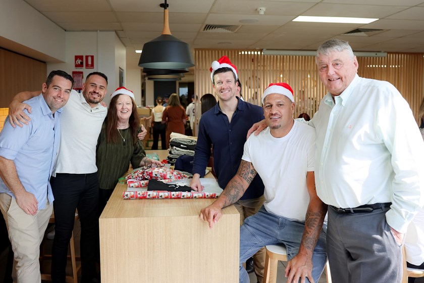 The Bulldogs joined forces with Laundy Hotels staff yesterday, helping to wrap over 400 XMAS gifts for Pass it On's third annual XMAS gifting campaign for the homeless.
